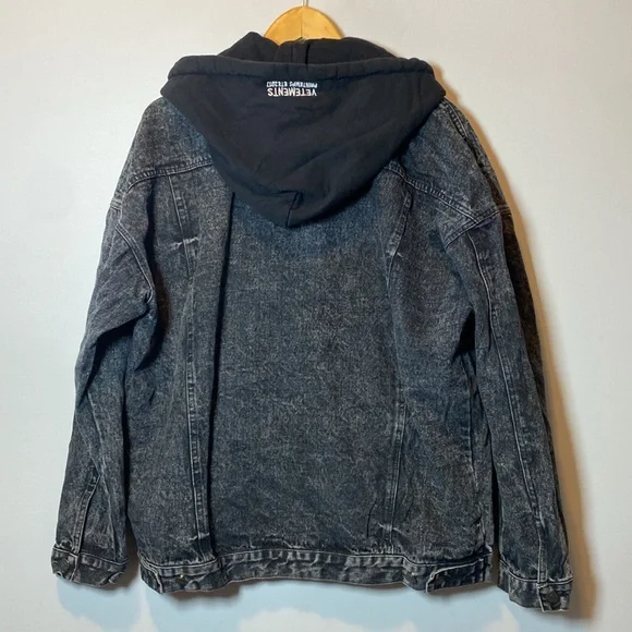 Vetements x Levi’s 2017 Denim Jacket Unisex Large Oversized Black Hooded FLAW